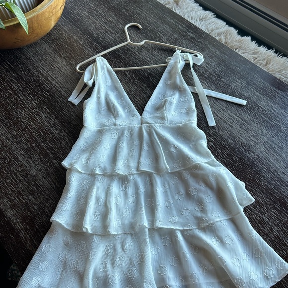 White Tiered Ruffle V-Neck Graduation Dress XS - Picture 3 of 5